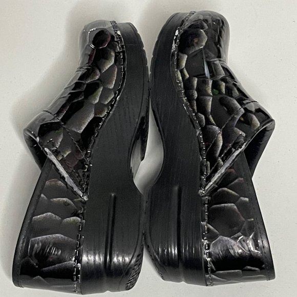 Dansko Clogs Size 37 Black Snake Print Patent Leather Professional Comfort Shoes - Picture 3 of 8